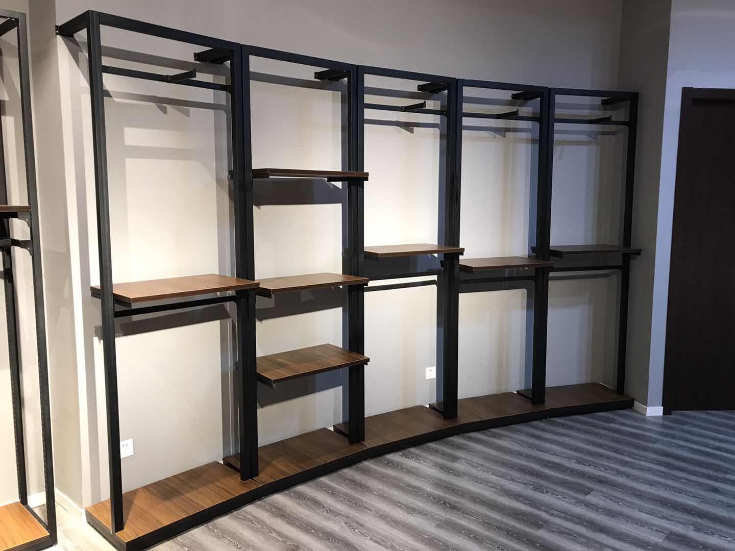 <b>服裝展柜視覺設(shè)計</b>